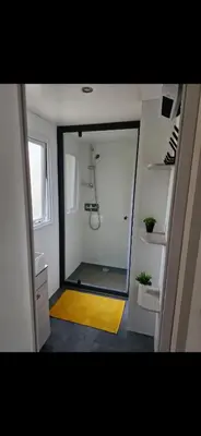 Salle de bains dans l'établissement Superbe Mobil home proche de l'Océan