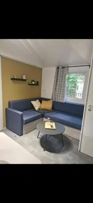 Coin salon dans l'établissement Superbe Mobil home proche de l'Océan