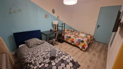 Un ou plusieurs lits dans un hébergement de l'établissement La maison ocre - chambre turquoise