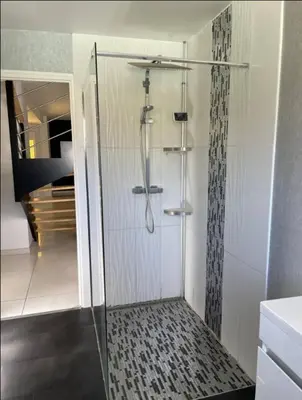 Salle de bains dans l'établissement Maison de la villa à la fosse à l'âne 5 chambres