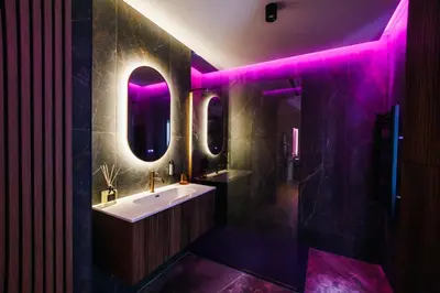 Salle de bains dans l'établissement Dreamy Room - Evasion, balnéo & cinéma privé