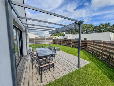 Jardin de l'établissement L'Évasion Colorée - Maison Vive et Moderne
