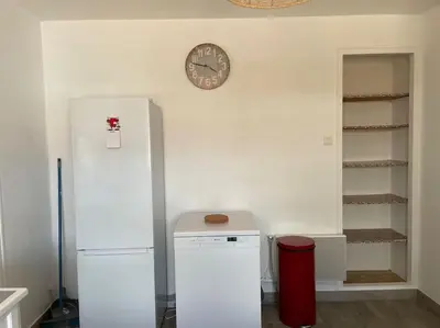 Cuisine ou kitchenette dans l'établissement Pavillon bord de mer - 10min des plages en vélo