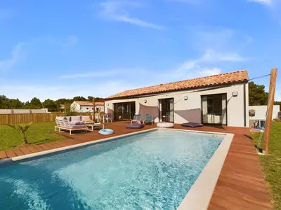 Piscine de l'établissement Maison pour 6 adultes avec piscine ou située à proximité
