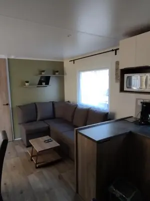 Cuisine ou kitchenette dans l'établissement mobile home photovoltaique st jean de monts
