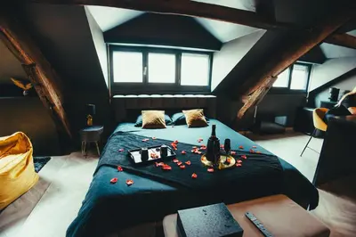 Un ou plusieurs lits dans un hébergement de l'établissement La Marble Room - Suite balnéo & sauna