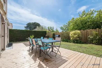 Jardin de l'établissement Maison rénovée proche mer