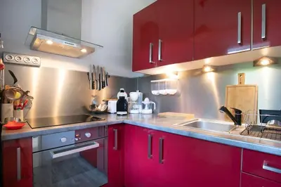 Cuisine ou kitchenette dans l'établissement Alden Park - T3 Spacieux et Agréable