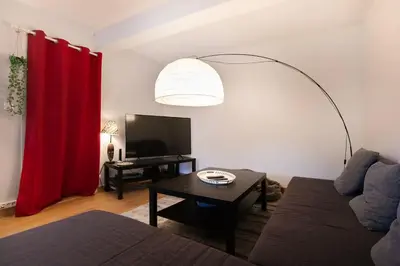 Télévision ou salle de divertissement dans l'établissement Alden Park - T3 Spacieux et Agréable