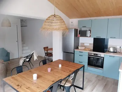 Cuisine ou kitchenette dans l'établissement maison 6-8 personnes, 300m de la plage