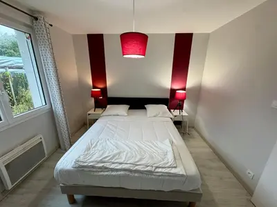 Un ou plusieurs lits dans un hébergement de l'établissement Domaine des 5 Roses - Rose Rouge