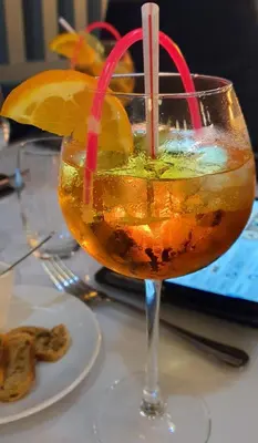 Boissons dans l'établissement maison piscine clos ,wifi, pas de chien , 2 chambres près de la mer