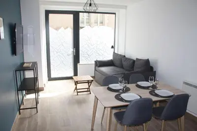 Coin salon dans l'établissement Charmant T2 à 2 pas du centre-ville et du marché de Talensac