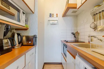 Cuisine ou kitchenette dans l'établissement Vue sur la Plage des Demoiselles - Appt vue mer