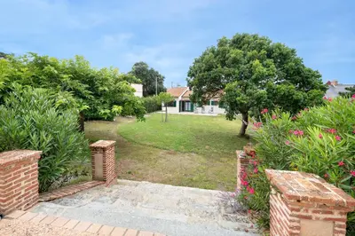 Jardin de l'établissement Villa de famille pour 13 à 200m de la mer