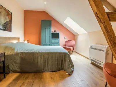 Un ou plusieurs lits dans un hébergement de l'établissement Longère moderne avec spa, billard, babyfoot, salle de sport, hammam, et Wi-Fi - FR-1-306-1288