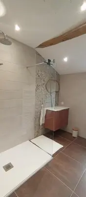 Salle de bains dans l'établissement La Cab'Anne