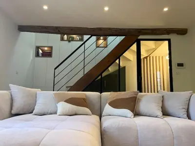 Coin salon dans l'établissement Le Triplex du Quai