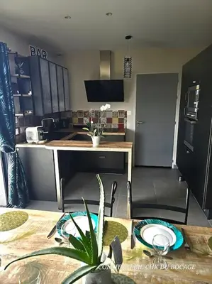 Cuisine ou kitchenette dans l'établissement L'Al'Oë charmant gîte - 2kms du Puy duFou