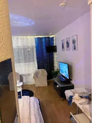 Télévision ou salle de divertissement dans l'établissement Cocon de Bonheur & Parking