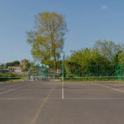 Tennis ou squash au sein de le camping ou à proximité