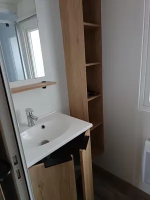 Salle de bains dans l'établissement MH F101 Camping Bois Masson
