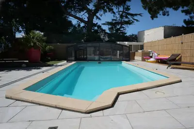 Piscine de l'établissement Maison avec piscine 10 couchages ou située à proximité