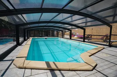 Piscine de l'établissement Maison avec piscine 10 couchages ou située à proximité