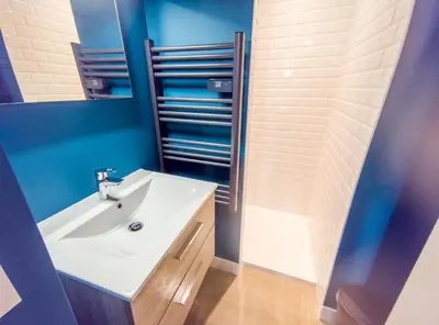 Salle de bains dans l'établissement Maison à 10 min du centre dans avenue privée !