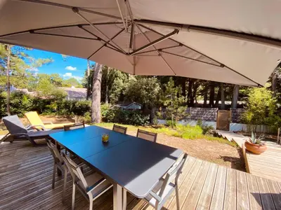 Jardin de l'établissement Maison familiale dans les pins à 500m de la plage