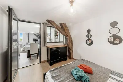 Un ou plusieurs lits dans un hébergement de l'établissement La Tanière de Vidocq - 2 chambres - Centre-Ville - vue Rivière