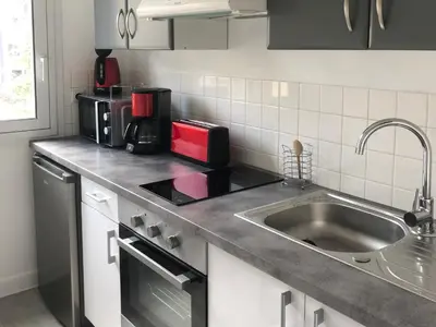 Cuisine ou kitchenette dans l'établissement Appartement avec balcon, proche CHU, château, Tramway