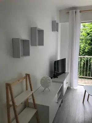 Télévision ou salle de divertissement dans l'établissement Appartement avec balcon, proche CHU, château, Tramway