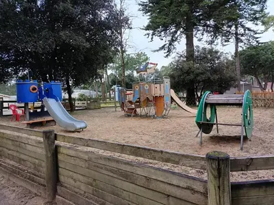 Aire de jeux pour enfants de l'établissement MH 805 Camping Bois Dormant