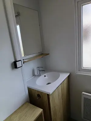 Salle de bains dans l'établissement MH 805 Camping Bois Dormant