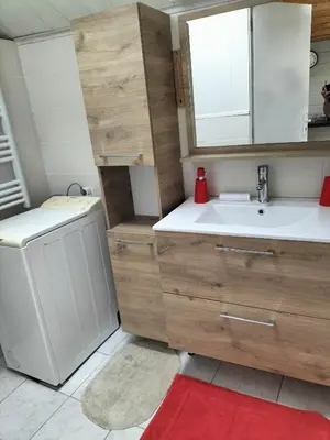 Cuisine ou kitchenette dans l'établissement Maison à 50 M de la plage sous les pins