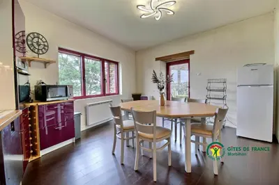 Cuisine ou kitchenette dans l'établissement Maison de la vilaine