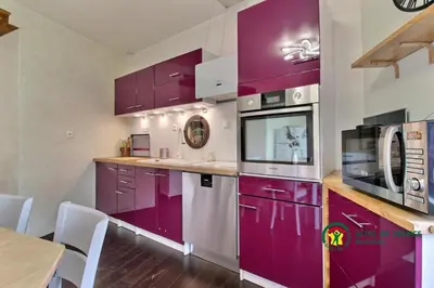 Cuisine ou kitchenette dans l'établissement Maison de la vilaine