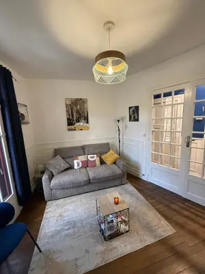 Coin salon dans l'établissement Charmant appart o cœur de Nantes avec parking