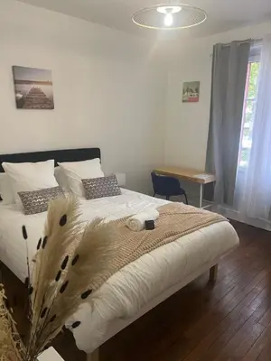 Un ou plusieurs lits dans un hébergement de l'établissement Charmant appart o cœur de Nantes avec parking