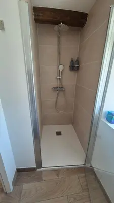 Salle de bains dans l'établissement Le Cottage de Jousseaume