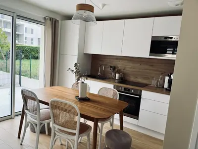Cuisine ou kitchenette dans l'établissement Jolie maison et terrasse Ancenis