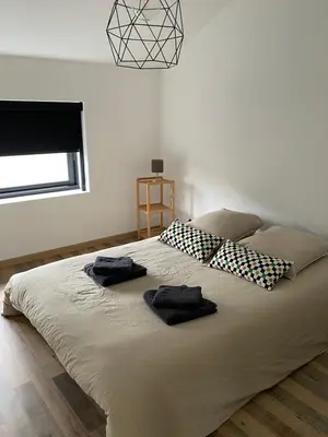 Un ou plusieurs lits dans un hébergement de l'établissement Appartement loft avec terrasse