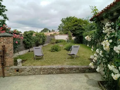 Jardin de l'établissement Gîte ARDELAY et son jardin, 10 min du Grand Parc
