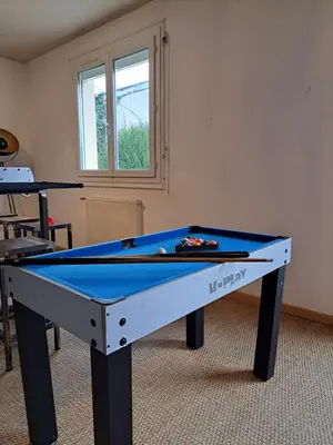 Billard dans l'établissement Colocation 6 chambres - hôpital - Marcel Callo