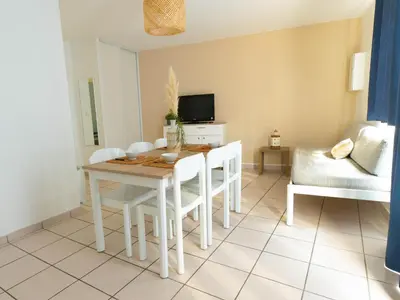 Télévision ou salle de divertissement dans l'établissement Maison 2 chambres