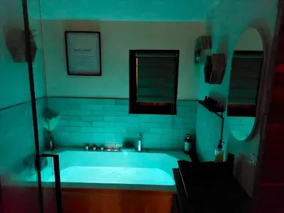 Salle de bains dans l'établissement Escapade détente proche plage avec Spa privé