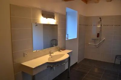 Salle de bains dans l'établissement Le Chêne Blanc