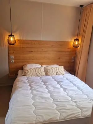 Un ou plusieurs lits dans un hébergement de l'établissement MOBILHOME 6p 3 CH 2 SDB SAINT JEAN DE MONTS