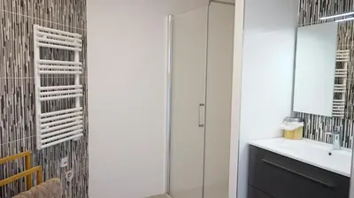 Salle de bains dans l'établissement Le Standing, hyper centre T2